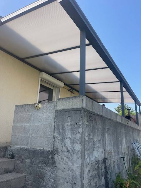pergola gris poly.jpg